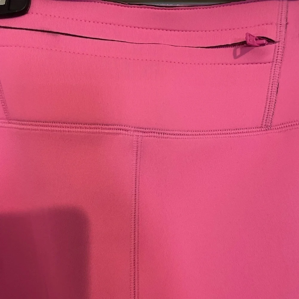 Skims sport scuba leggins.